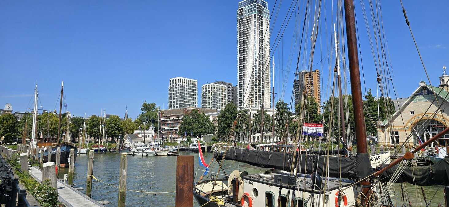 Explore Veerhaven in Rotterdam’s Scheepvaartkwartier, where historic ships, 19th-century buildings and calm waterfront views meet.