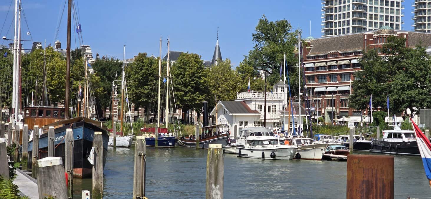 Explore Veerhaven in Rotterdam’s Scheepvaartkwartier, where historic ships, 19th-century buildings and calm waterfront views meet.