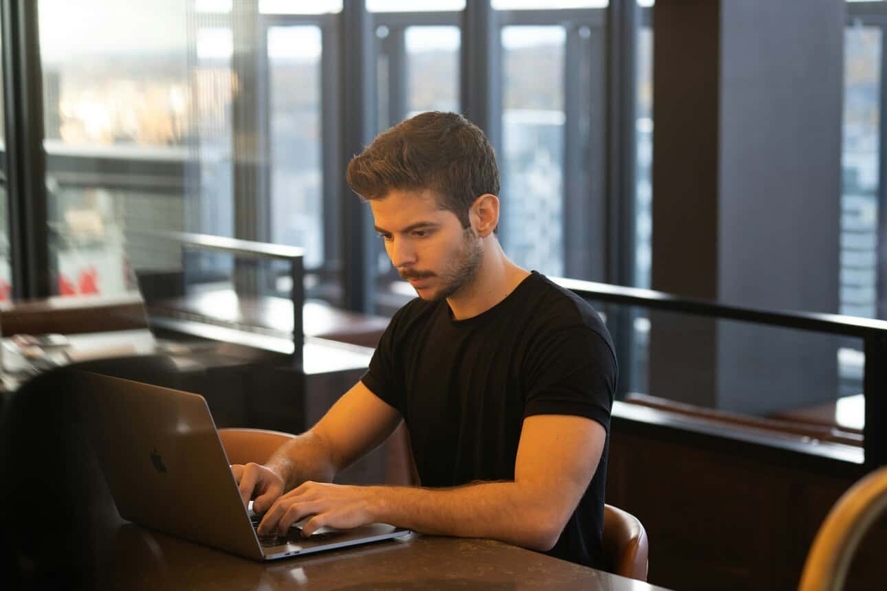 Being based in Rotterdam doesn't guarantee customer trust. Learn how local webshop owners can build credibility through transparency, secure payments, and reliable service.