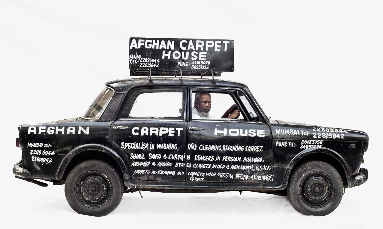 Martin Roemers’ Homo Mobilis opens at Kunsthal Rotterdam on 27 September 2025, pairing individuals with their vehicles to reflect on identity and culture.