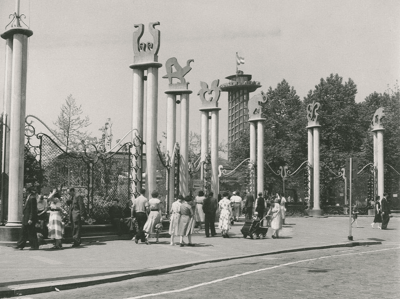 Cycle through 1920s and 1930s Rotterdam on guided tours of Leendert Bolle’s work. Tours run 31 Aug, 21 Sep and 12 Oct, starting at Diergaarde Blijdorp.