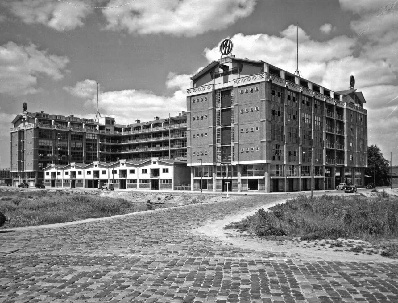 Het Industriegebouw, Rotterdam, in 1952.