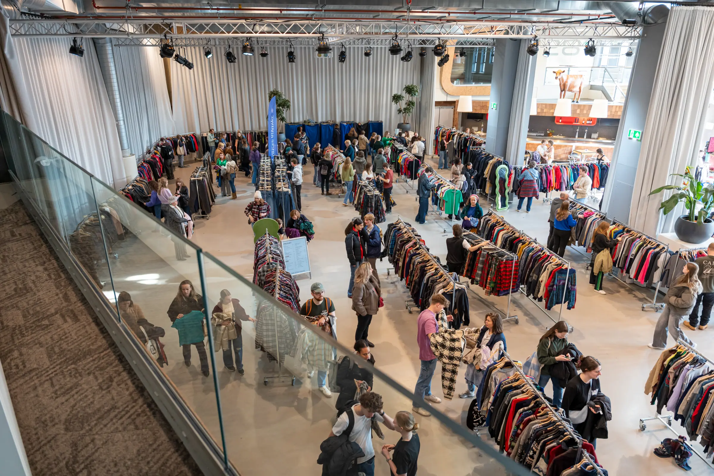 Discover thousands of affordable vintage finds at Fair Priced Vintage in Rotterdam, where sustainable fashion meets style for every budget.