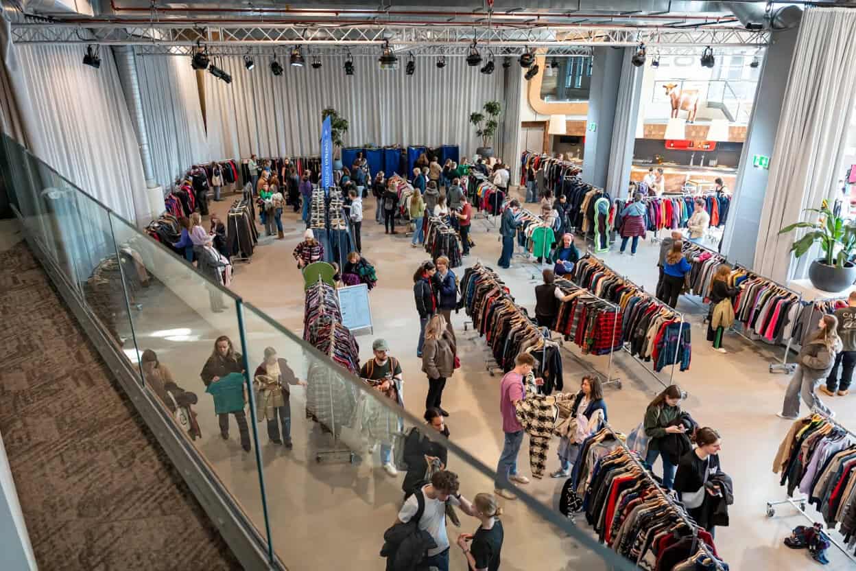 Discover thousands of affordable vintage finds at Fair Priced Vintage in Rotterdam, where sustainable fashion meets style for every budget.