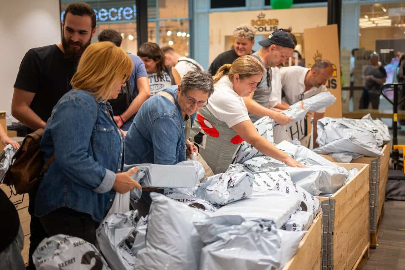 Discover the mystery of lost parcels as King Colis opens a sustainable pop-up store in Rotterdam’s Alexandrium, filled with surprises waiting to be unboxed.