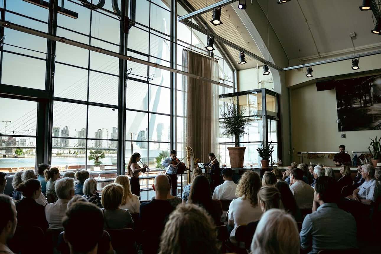 Enjoy Sunday mornings with the Rotterdam Philharmonic Orchestra’s Music for Breakfast series — live chamber music paired with breakfast at cosy Rotterdam cafés.