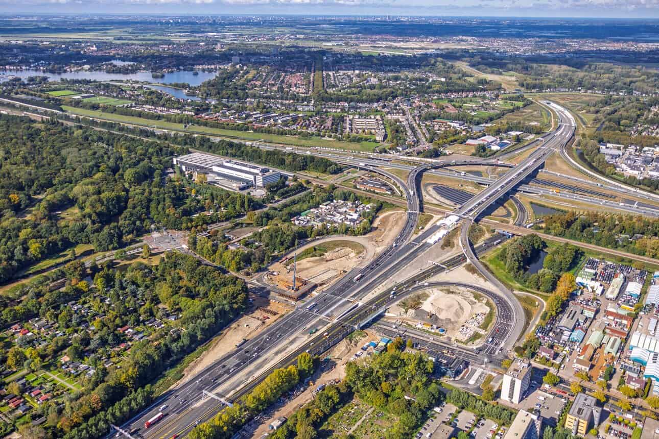 Rijkswaterstaat announces major road closures near Rotterdam as A16 connection works continue, affecting the A13, N209 and N3 with detours in place.