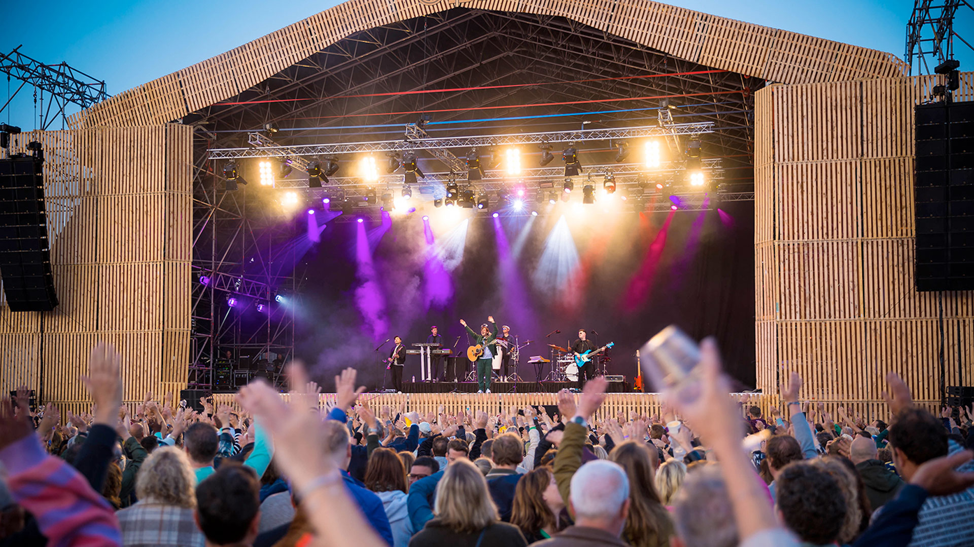 Discover the International Dutch Distillers Festival in Schiedam, a week of gin, jenever, music and food, with IDDF in Concert, just minutes from Rotterdam.