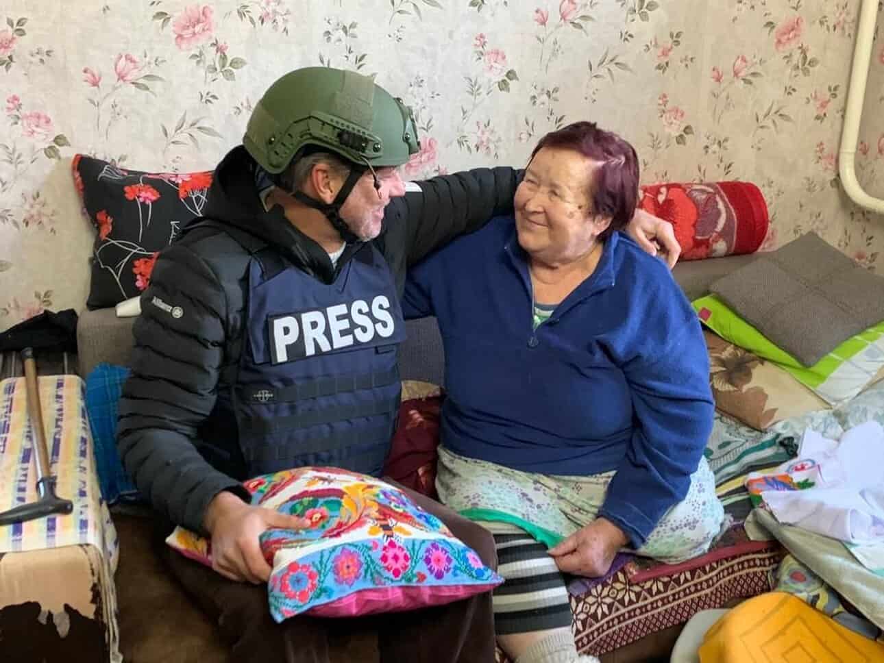 Rotterdam journalist Sander de Kramer is in Ukraine delivering stoves and sheltersuits through ‘Kachels voor Oekraïne’, with 33 trucks of aid in motion.