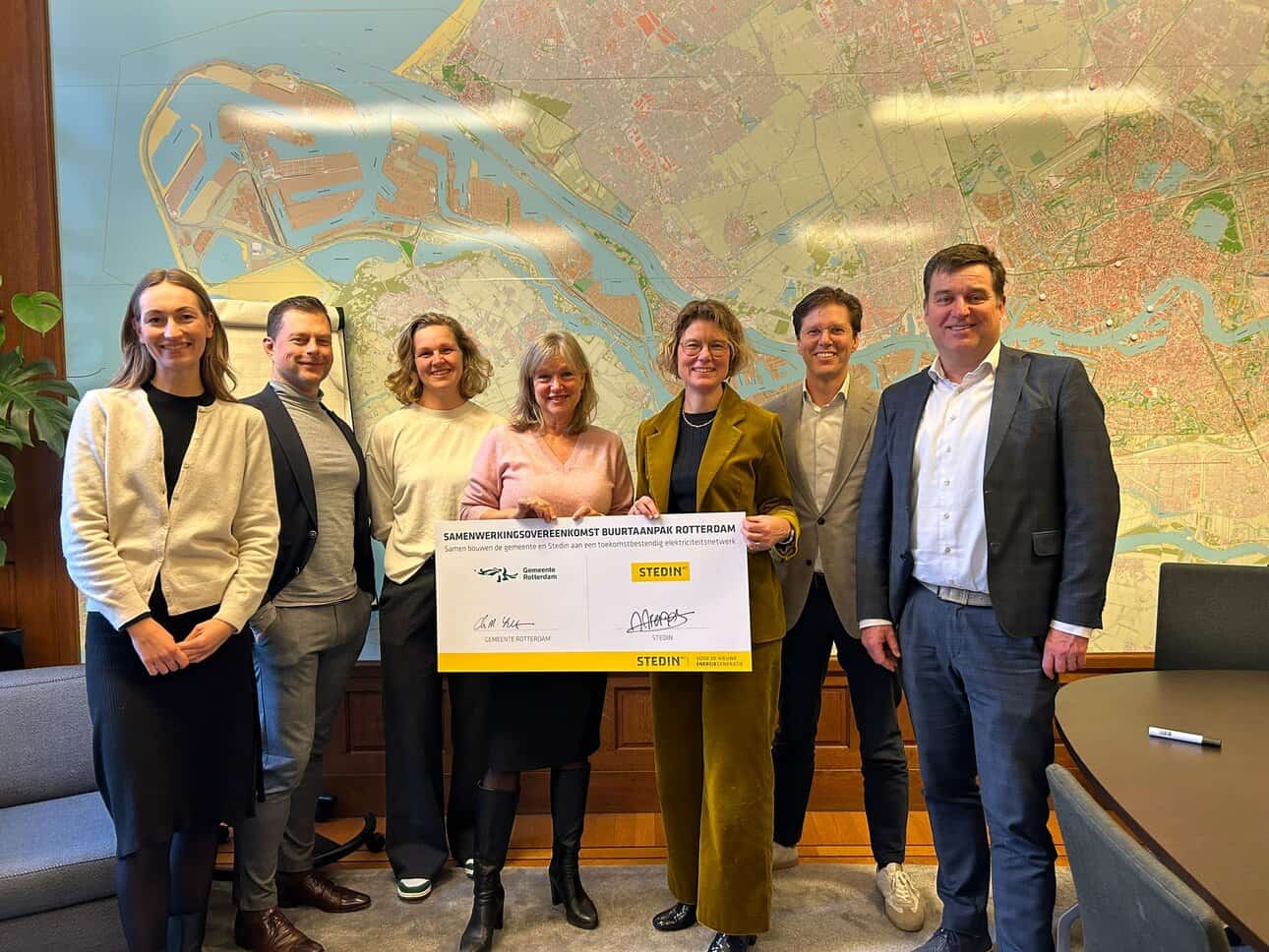 Rotterdam and Stedin signed an agreement on expanding the electricity grid, including where to place up to 1,200 new electricity kiosks by 2050.