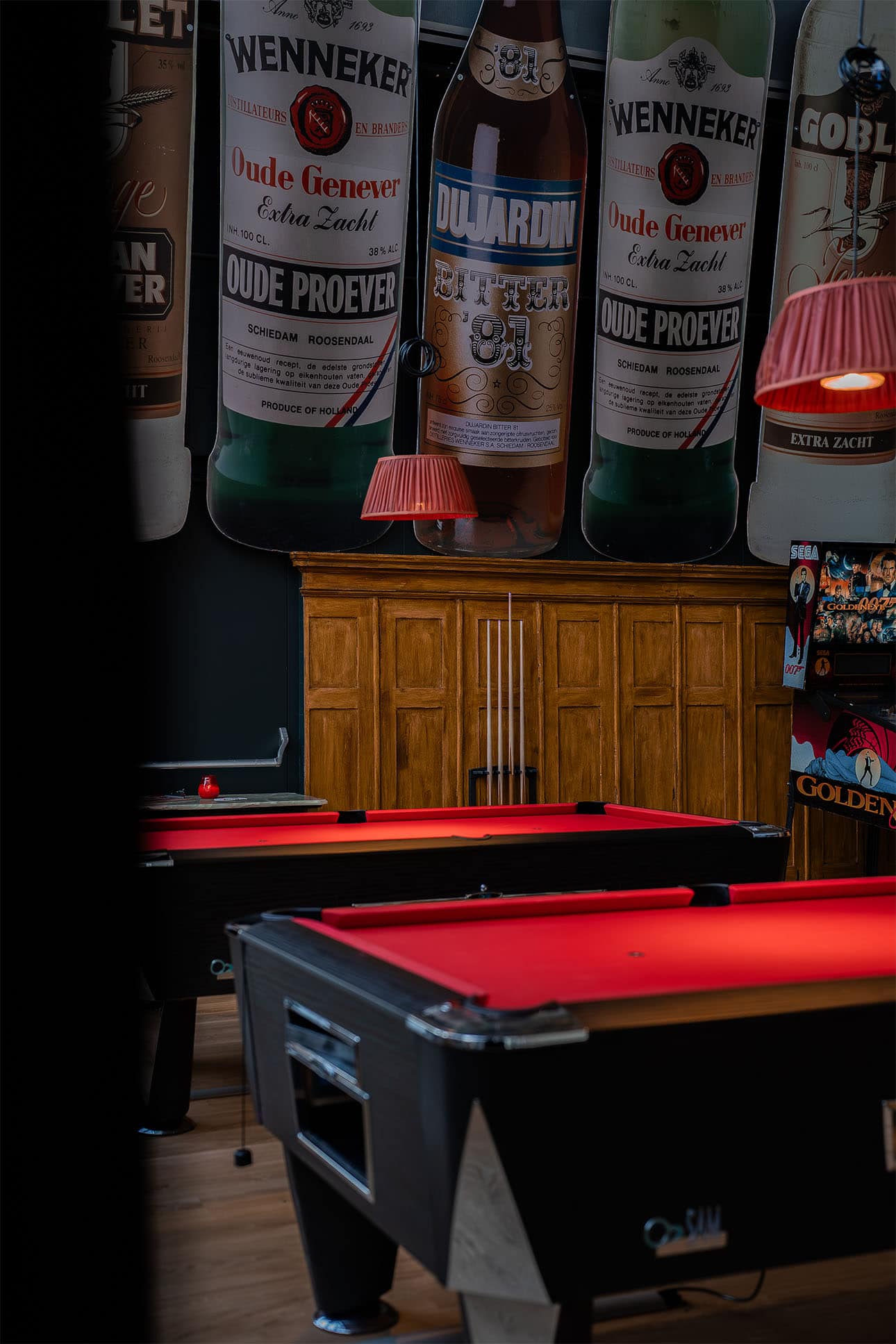 Villa Kakelbont has returned to Rotterdam with a new café behind the Meent, bringing vintage interiors, pub classics, board games and a relaxed city-living-room feel.