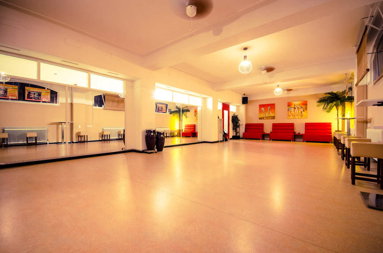 Typical Tropical’s April 2026 programme includes LatinXpress, new Salsa and Bachata courses, and a free Latin Café Dox in Rotterdam.