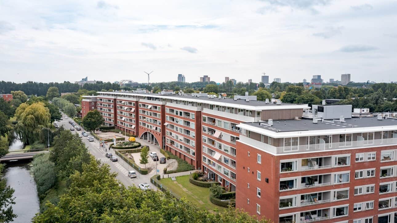 Rotterdam is accelerating optoppen, adding new homes on existing roofs through simpler rules, lower costs and a growing list of active projects.