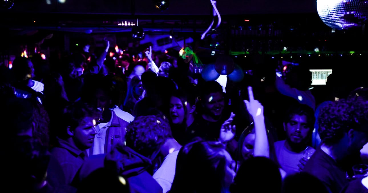 THOMS Underground Bar reopens on 24 April in Rotterdam, bringing late-night Fridays and Saturdays back to the Meent.