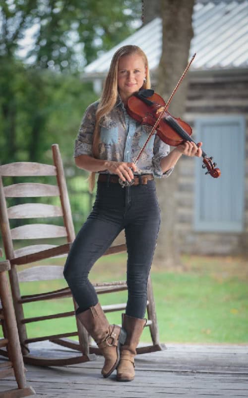 Rotterdam Bluegrass Academy lets you learn from international artists during Rotterdam Bluegrass Festival 2026. Bring your instrument and join in.