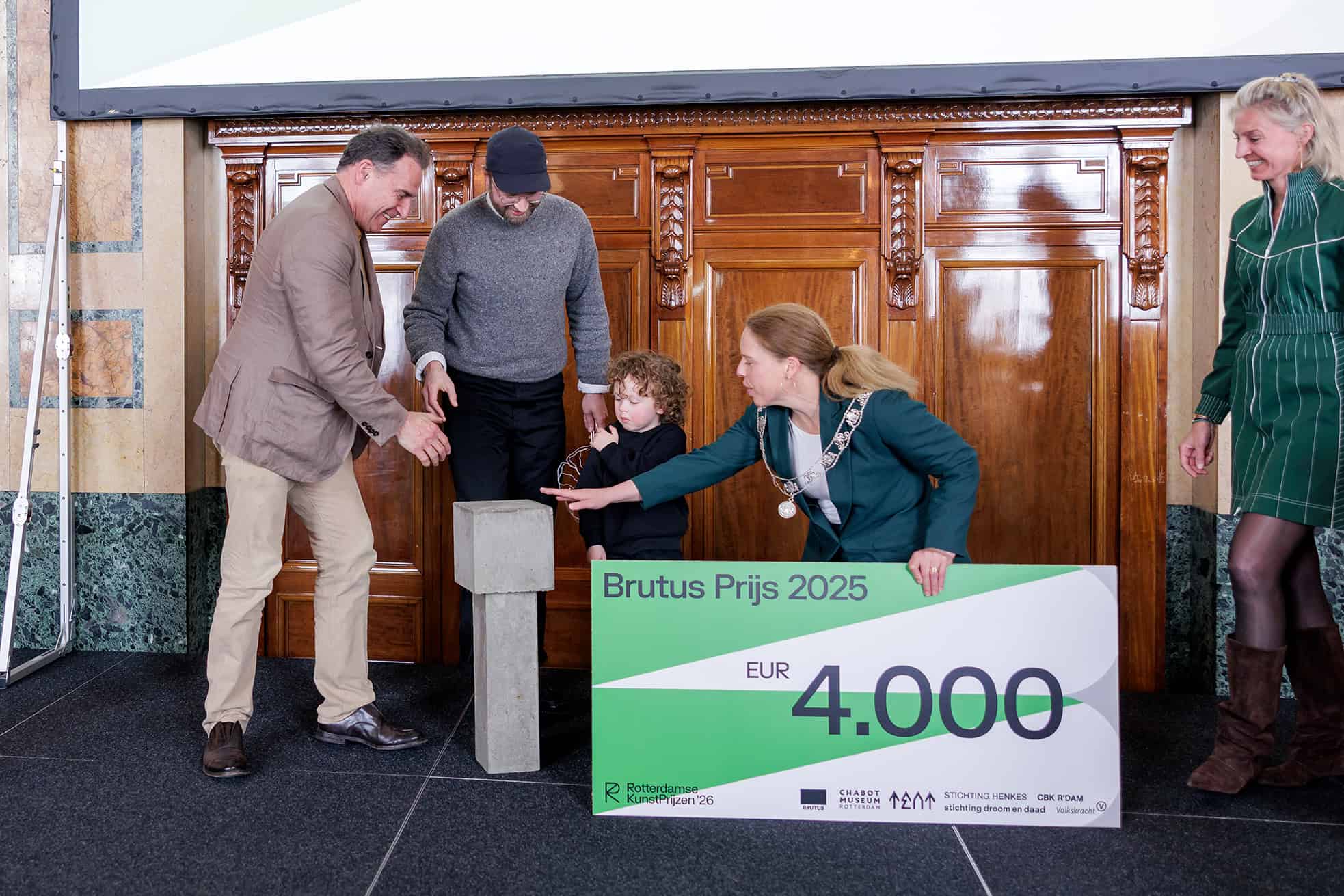 Jason Hendrik Hansma wins Brutus Prize. Photo: Aad Hoogendoorn