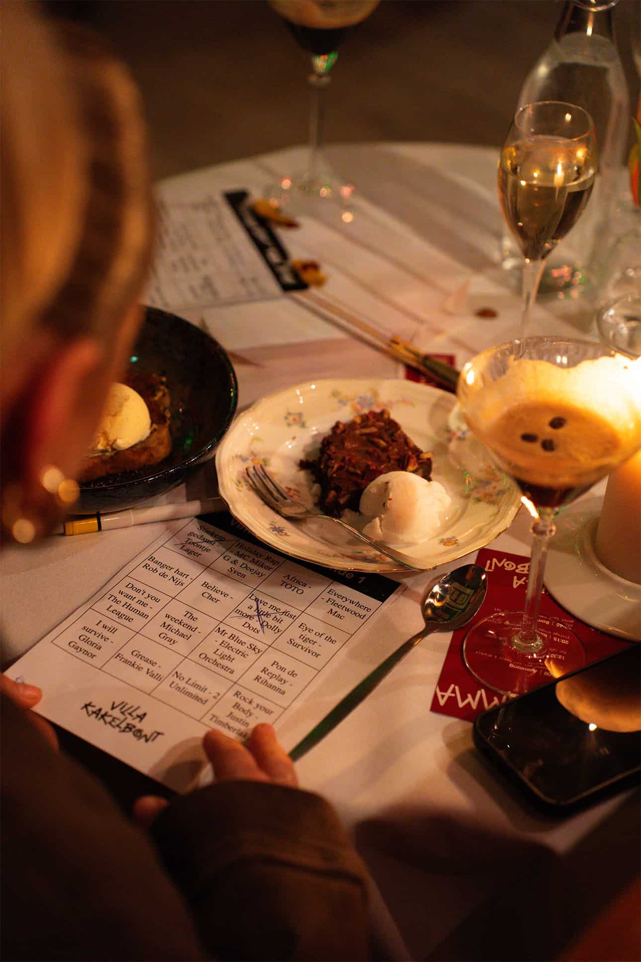 Villa Kakelbont hosts Vintage Muziekbingo in Rotterdam on 7 May, with sing-along classics, guilty pleasures and nostalgic prizes.