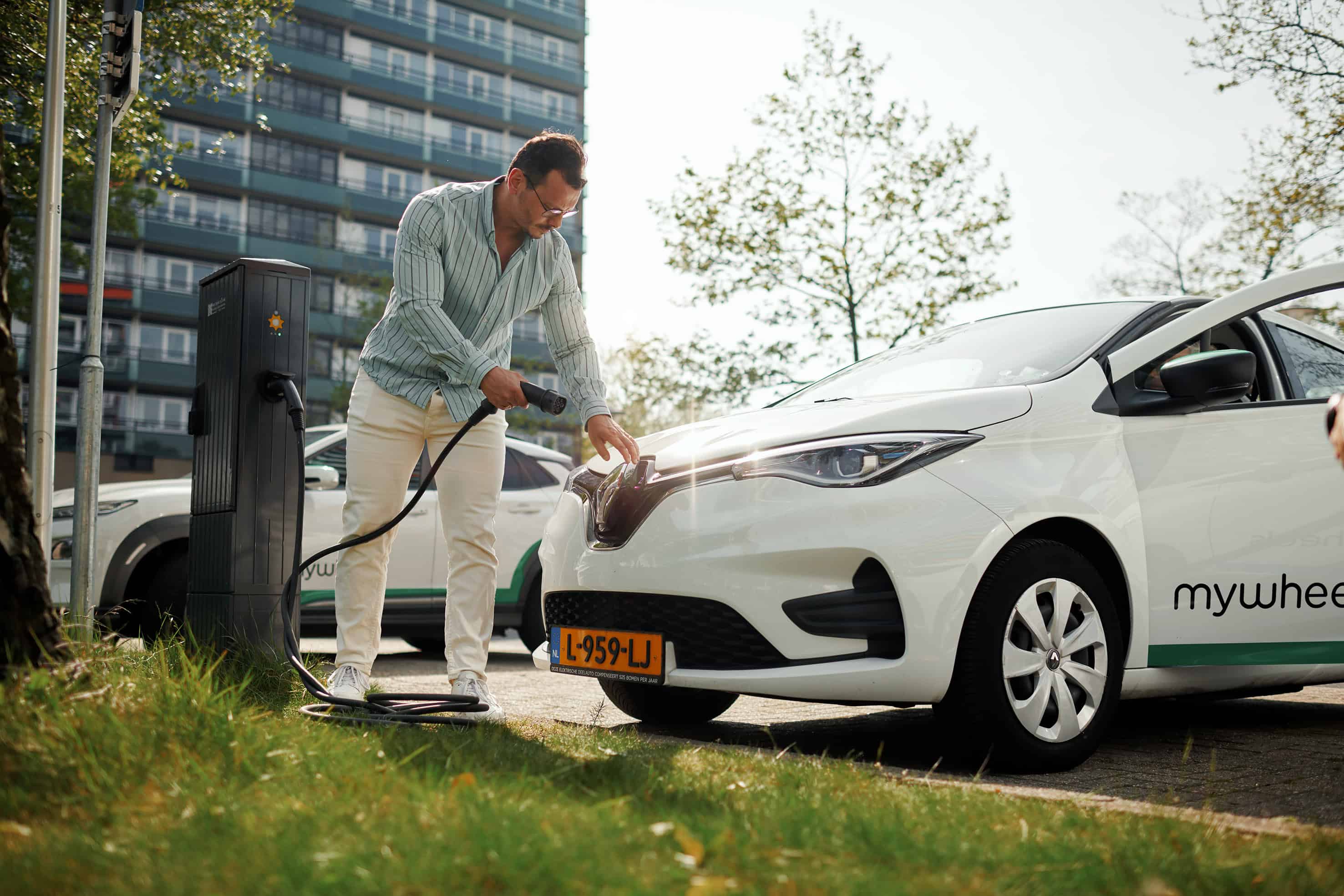MyWheels adds 30 electric shared cars in Rotterdam MyWheels has added 30 electric shared cars in Rotterdam, bringing its local electric fleet to around 230 vehicles across the city.
