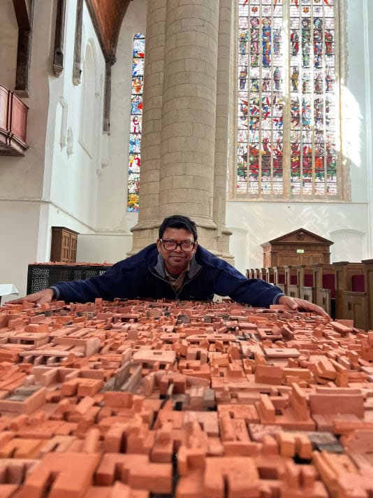 Common Ground brings ceramic artists from five continents to Delft’s Old Church from 23 May to 4 July, with clay as a shared global language.