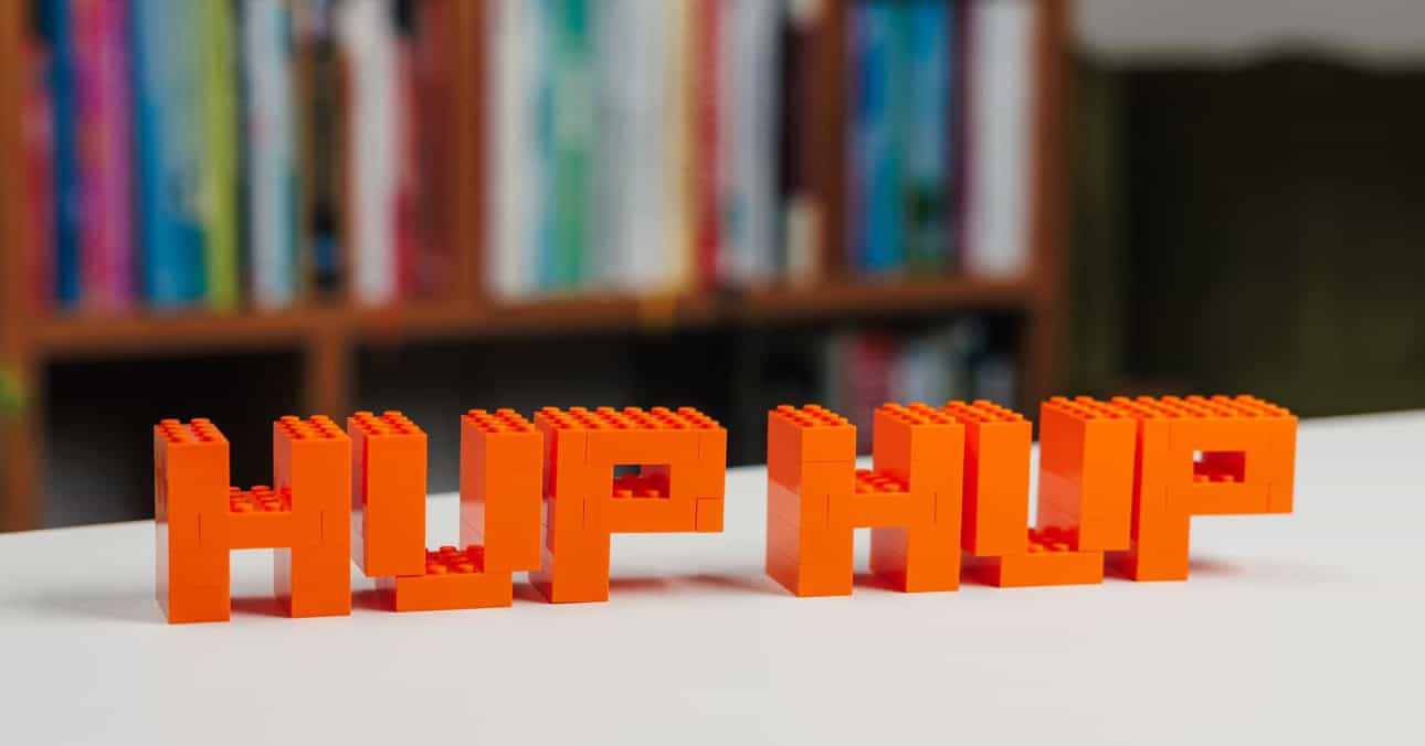 The LEGO Group and KNVB hand out free orange LEGO bricks on 3 June. Rotterdam fans can join at the LEGO Store in the Koopgoot.
