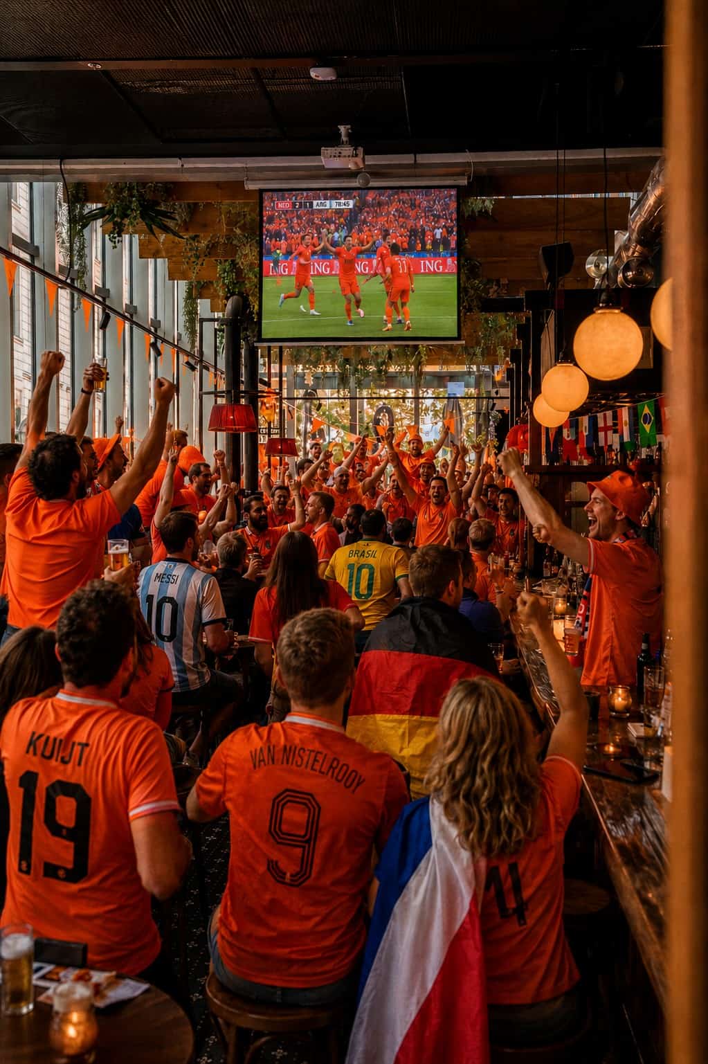 Villa Kakelbont will show every World Cup match within opening hours from 11 June, with big screens, sound, pools and free entry.