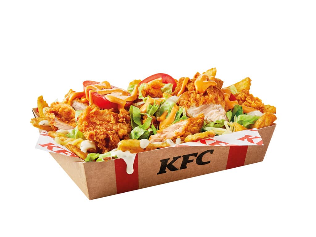 KFC’s Kipsalon returns to the menu from 1 July to 17 August 2026. The KFC Kipsalon combines Crispy Fries, Crispy Tenders, mozzarella, salad and sauces.