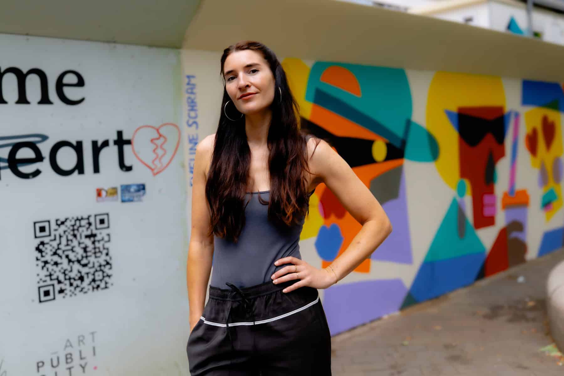 Rotterdam artist Eveline Schram has created the final Show Me Your (He)Art mural on the construction fences at EDGE Coolsingel.