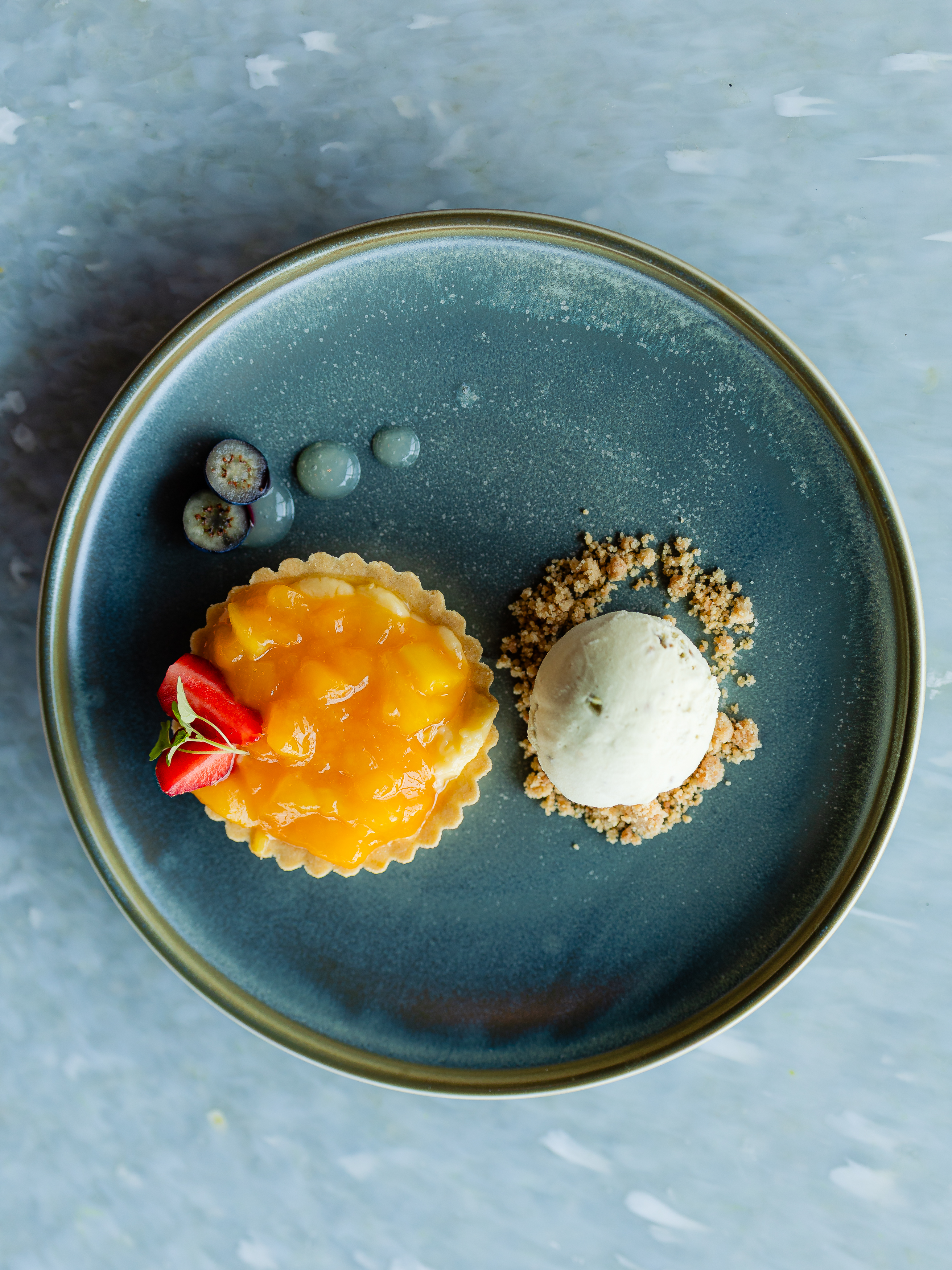 Dessert with mango compote and pistachio ice cream during the tasting at Euromast Brasserie. Photo: LDDK.