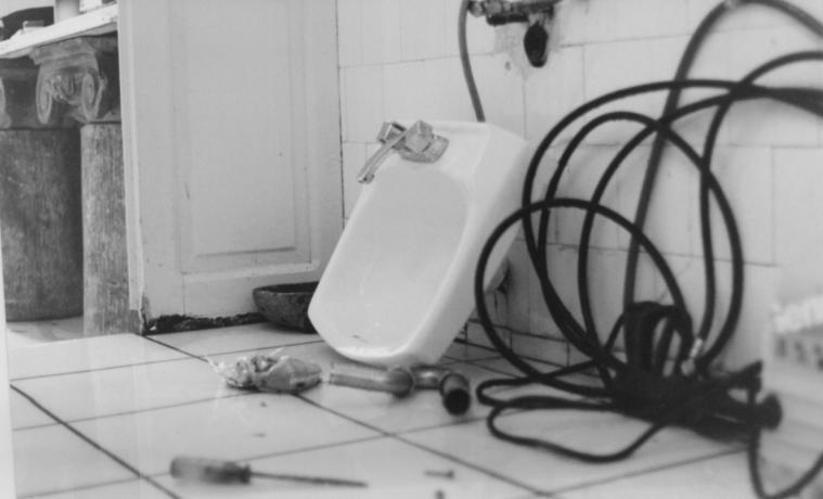 Brutus presents Santiago Sierra’s DEATH & MONEY from 20 September, with seven works examining war, state violence, labour and economic power.