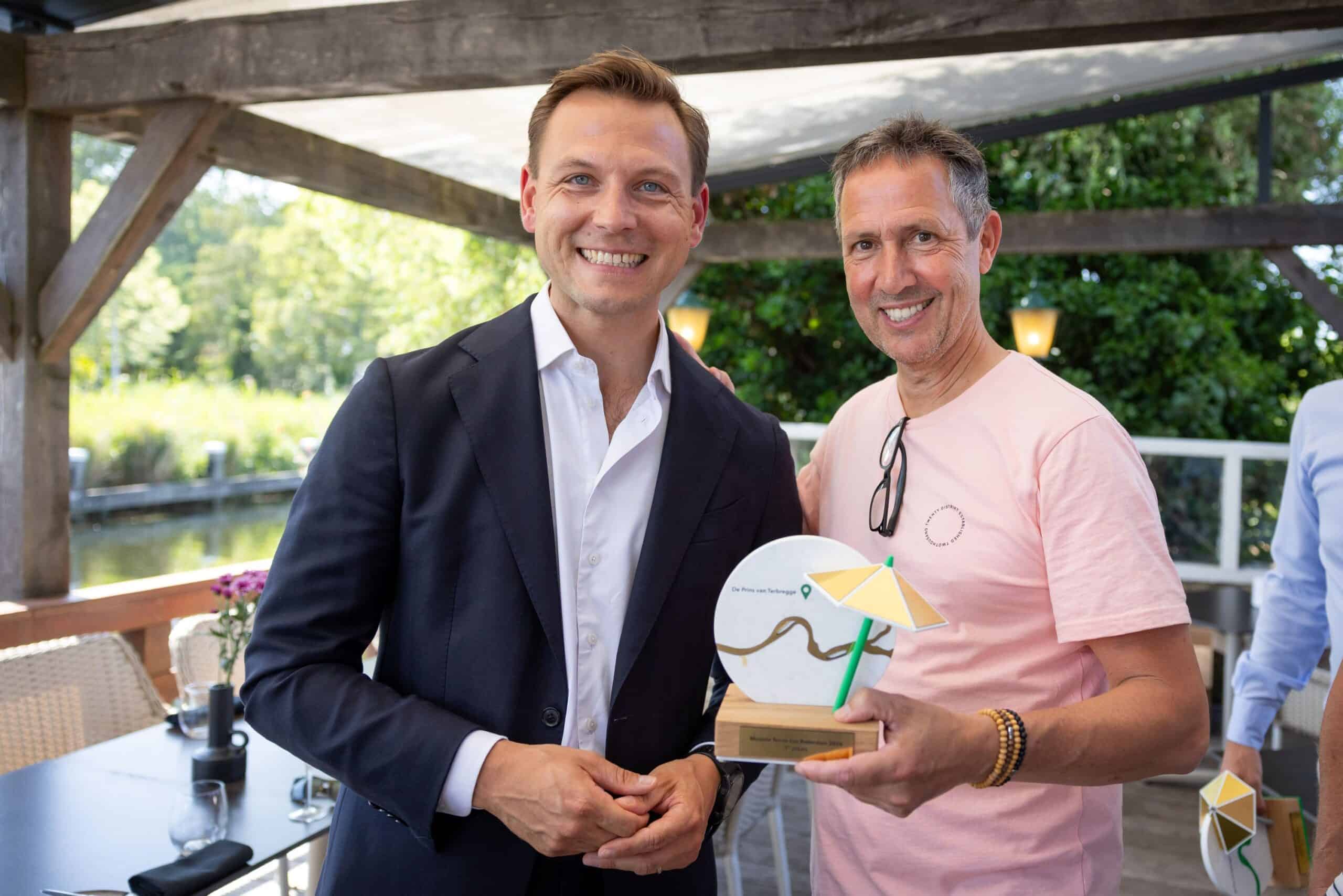 Councillor Tim Versnel with Simon Wijers, owner of De Prins van Terbregge. Photo: Rhalda Jansen.