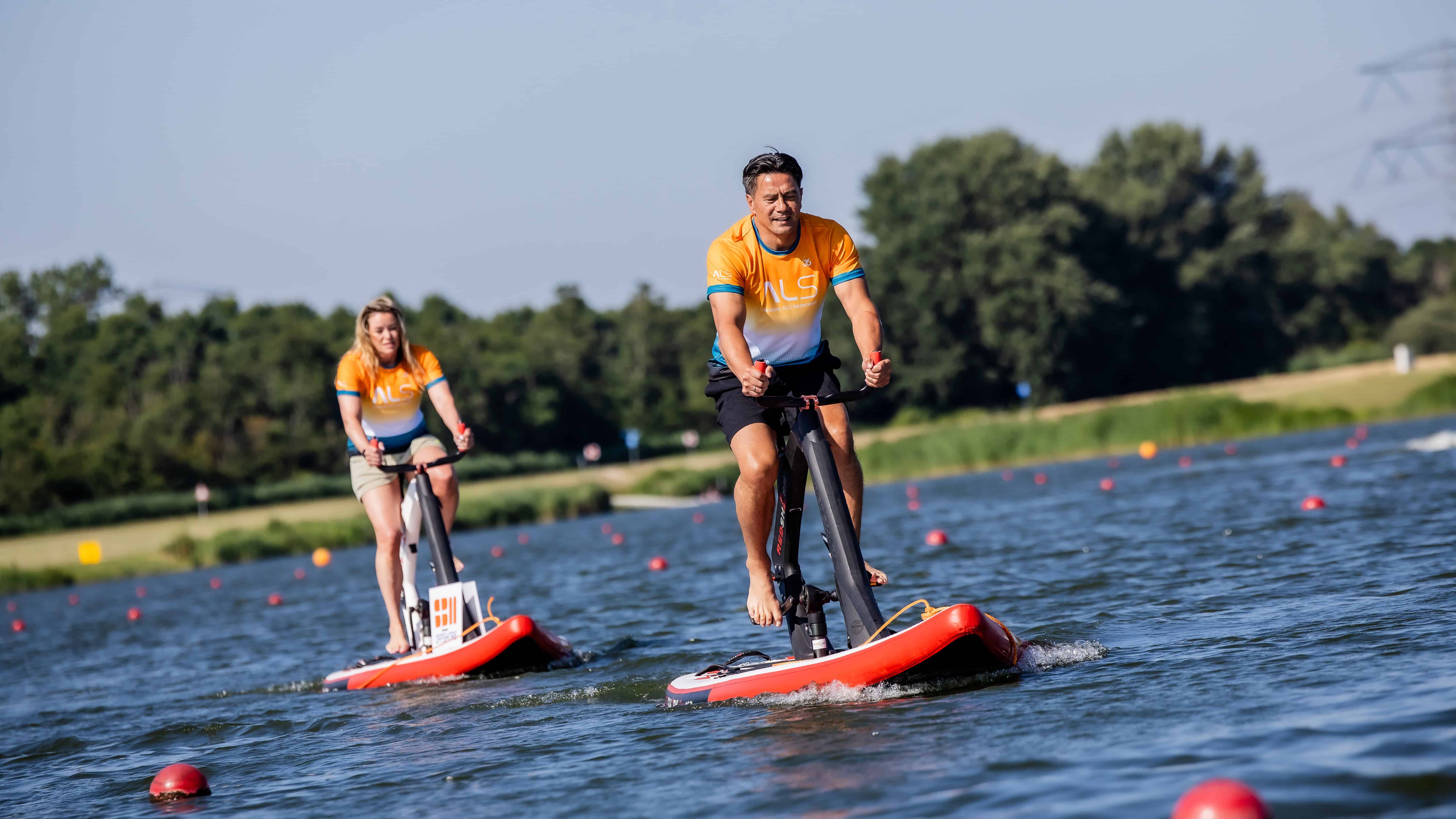 Michael Mols leads the water-bike race at the Willem-Alexander Baan. Photo: Joris Aben.