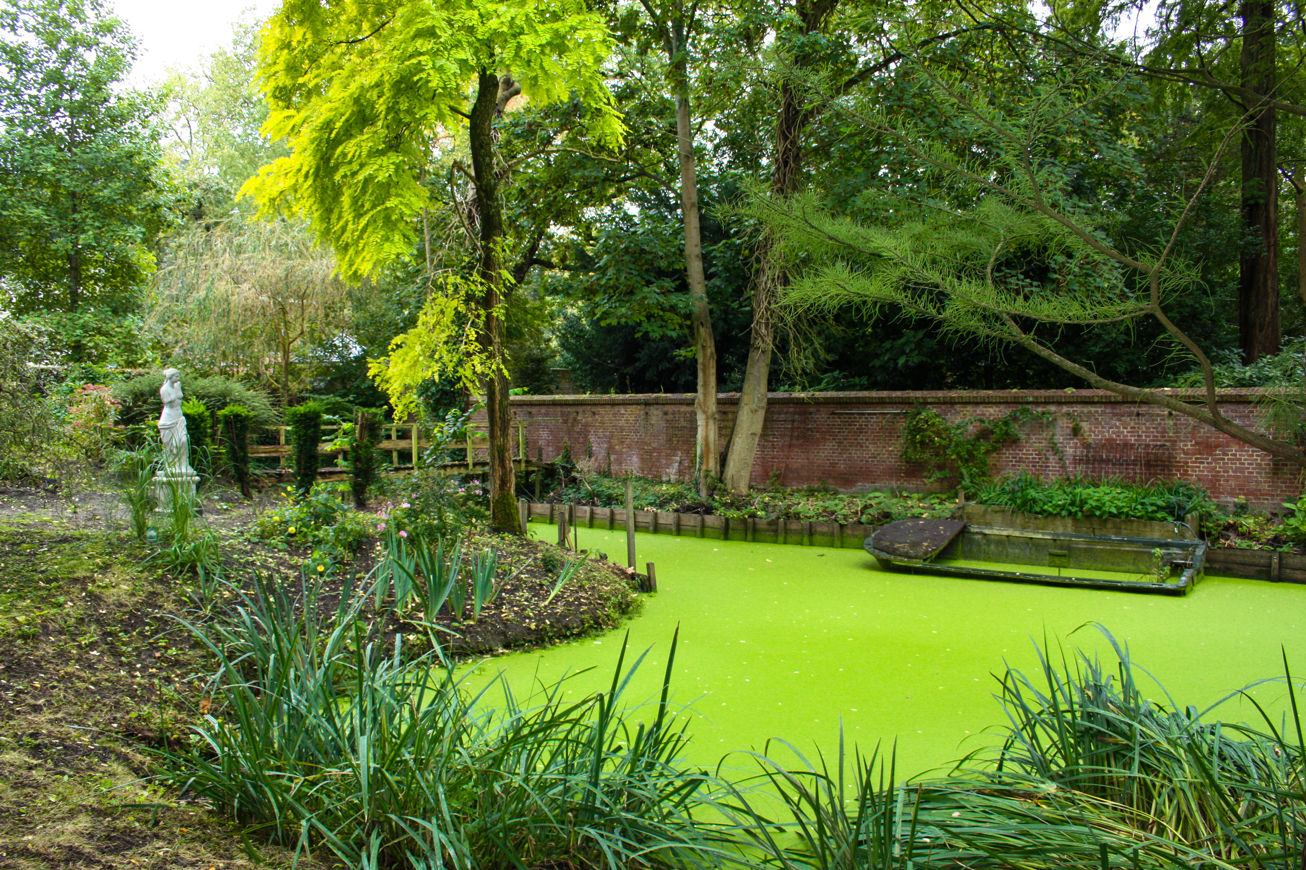 The gardens and historic grounds of Buitenplaats Rozenlust in Rotterdam