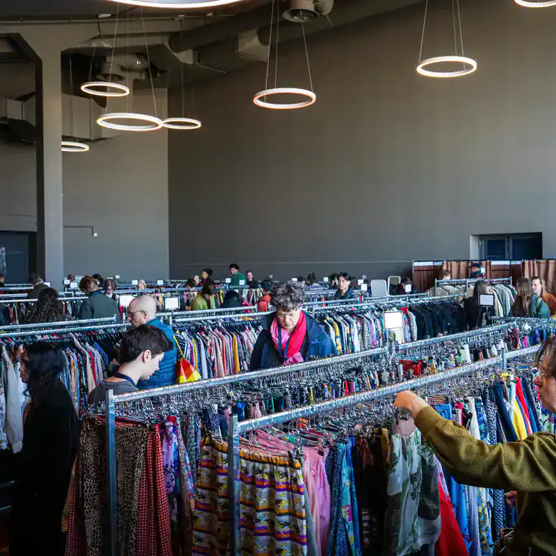 Vintage Island brings a free three-day vintage fashion pop-up with curated collections, exclusive drops and Fill a Bag deals to OASE Rotterdam.