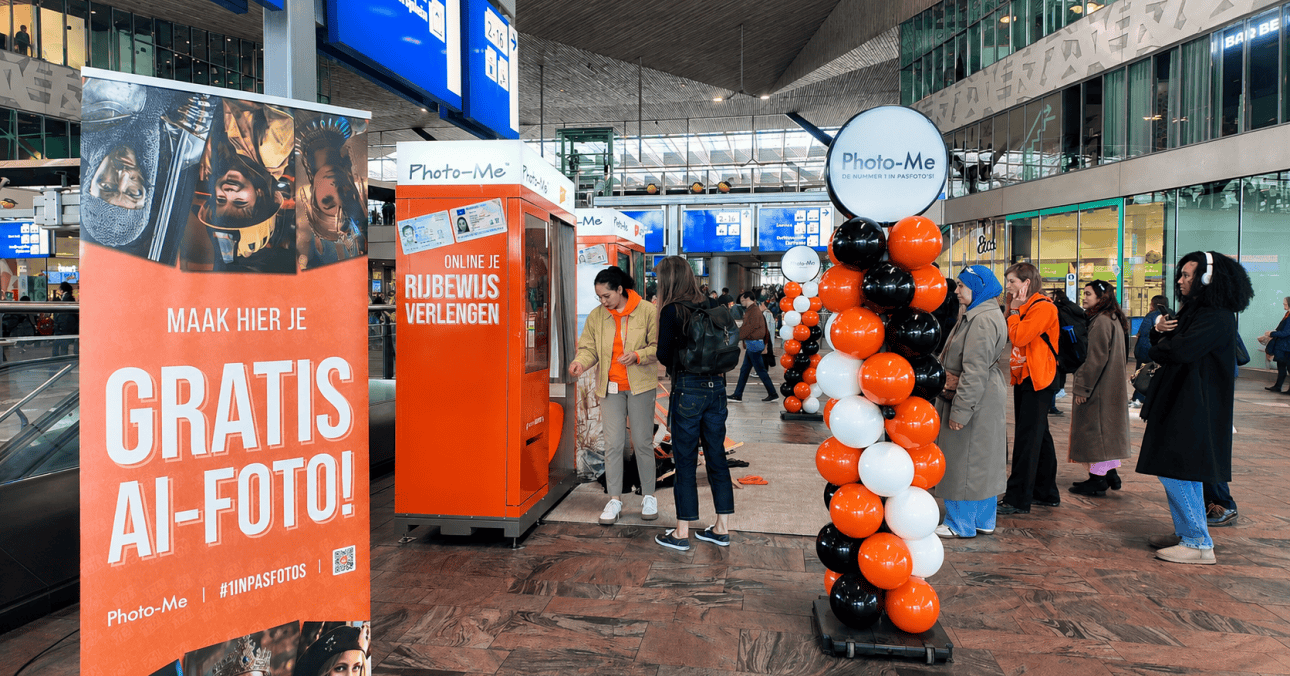Get a free official passport photo, photo strip or fun photo at Rotterdam Centraal on Tuesday 18 August with Photo.ME.