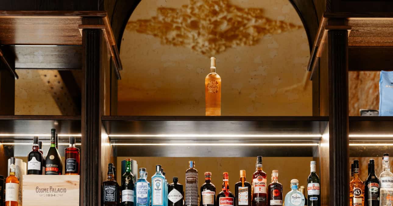 Bar Tij Rotterdam opens on Noordereiland with seafood, drinks, an all-day menu and a waterfront terrace at Maaskade 73 beside the Maas. Photo: Brian Lubking