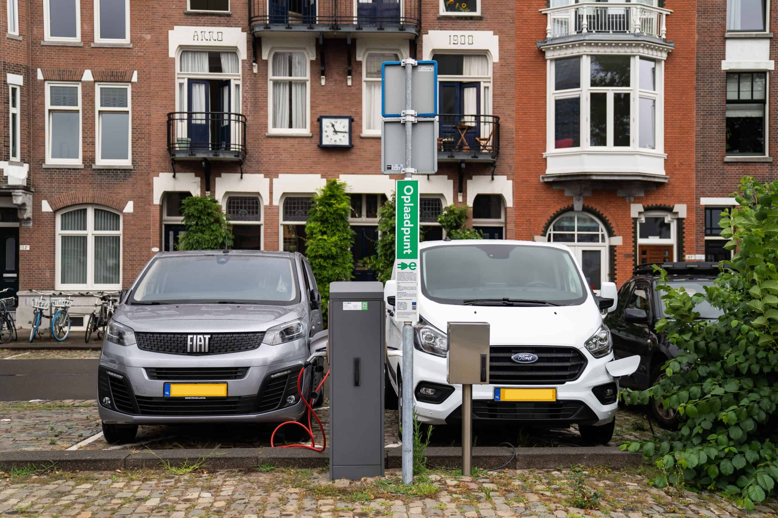 Rotterdam is set to get more public EV charging points, lower charging prices, digital tariff displays and smarter charging under a new regional contract.