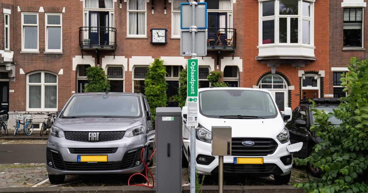 Rotterdam is set to get more public EV charging points, lower charging prices, digital tariff displays and smarter charging under a new regional contract.