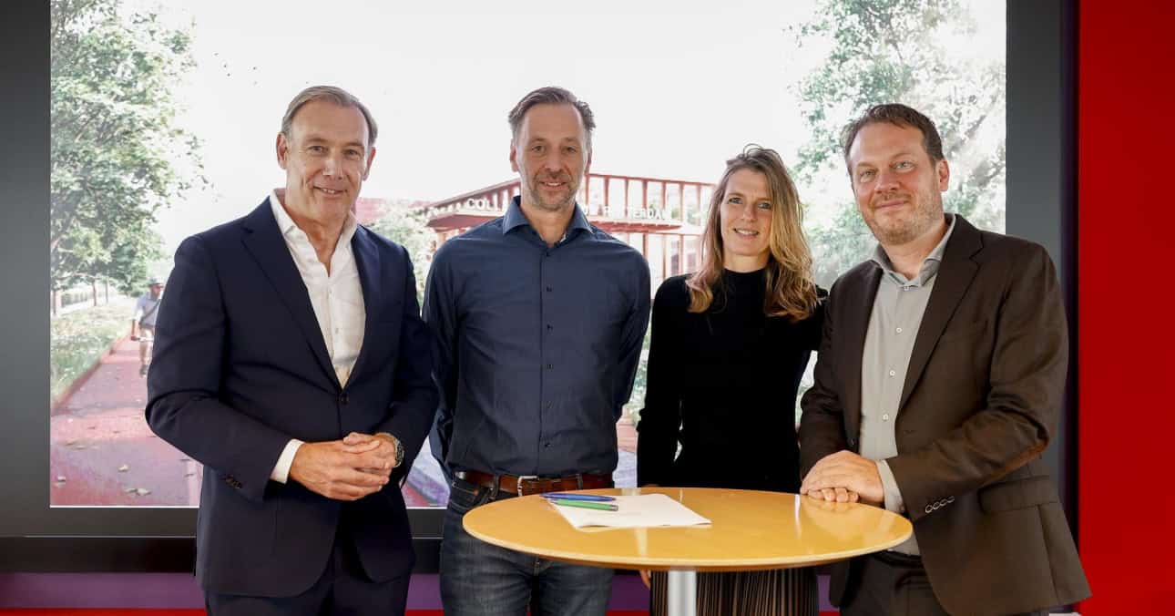 From left: Patrick Aldena of Bruynzeel Storage Systems, Sander Witte of the Municipality of Rotterdam, architect Richelle de Jong of DP6 and Rogier André de la Porte, director of Existing City at the Municipality of Rotterdam. Photo: Bas Czerwinski