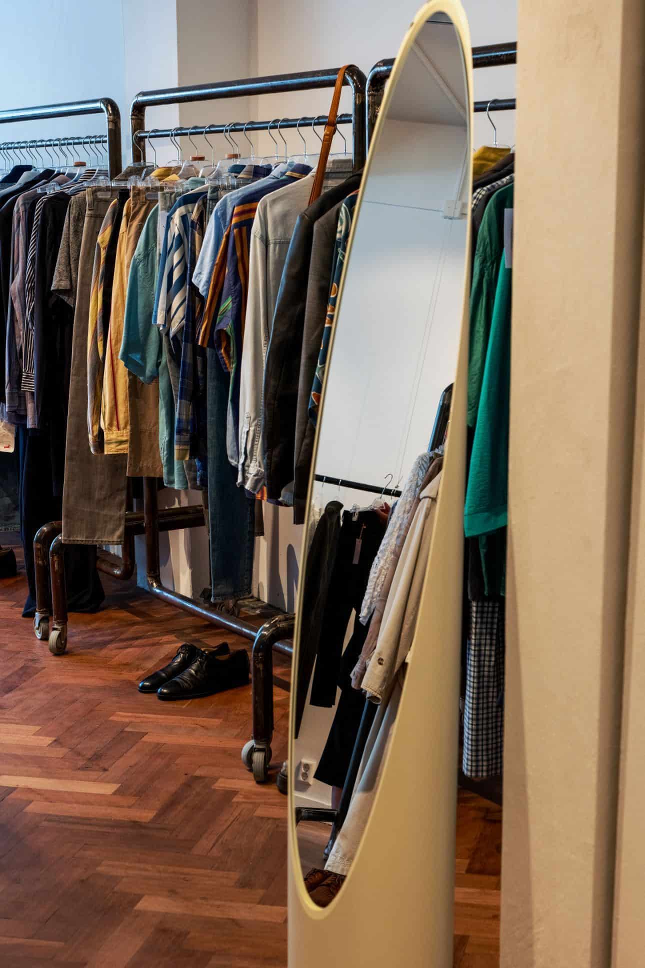 The Vintage Editor opens at Nieuwe Binnenweg 100 in Rotterdam with curated second-hand fashion, a winter collection and reconstructed pieces from The Edit.