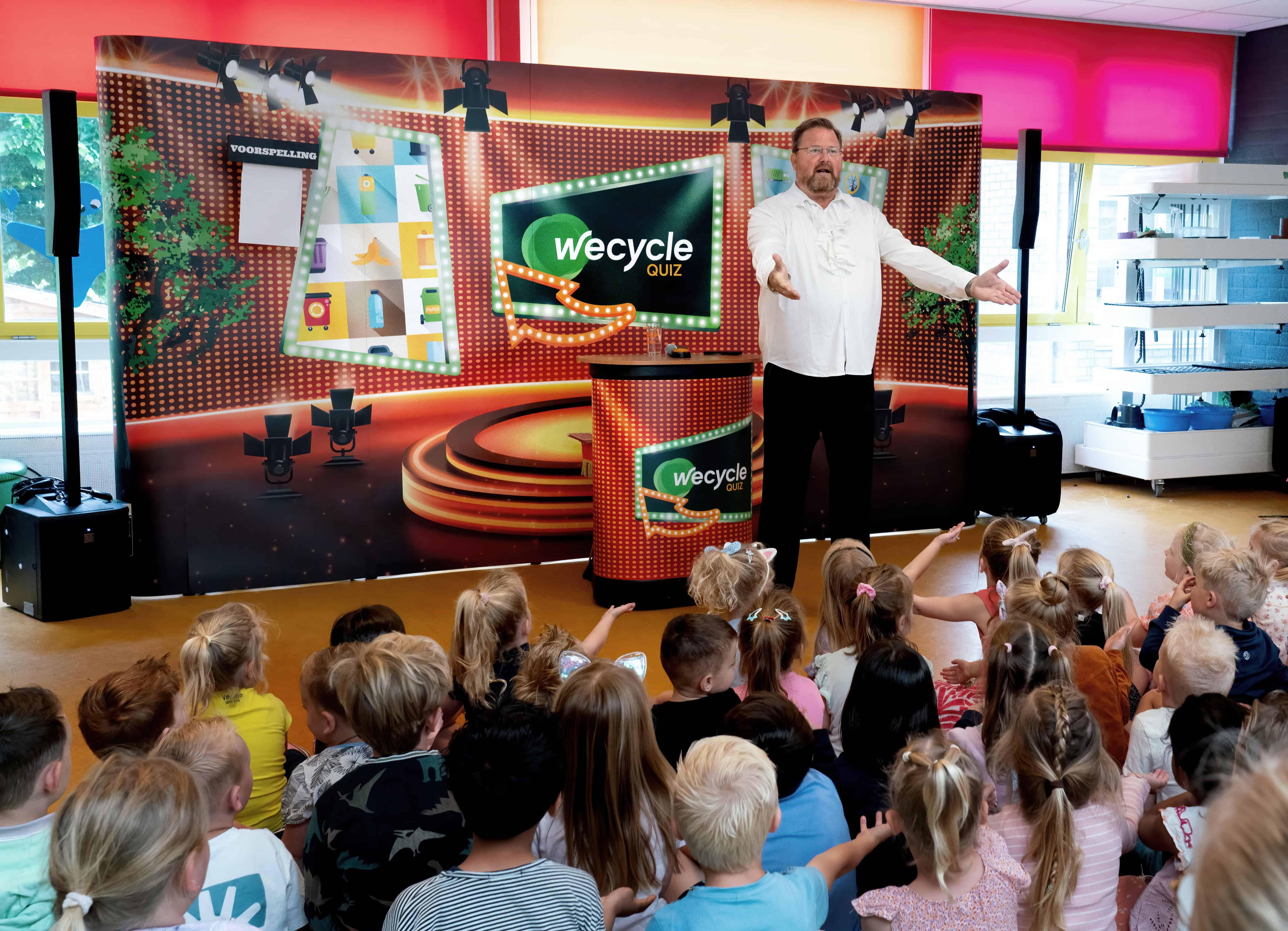 Around 200 Rotterdam pupils joined the Wecycle Quiz, learning why batteries and electrical waste should be collected separately and recycled.