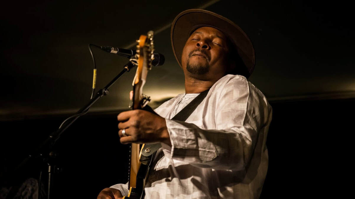 Click to enlarge Samba Touré plays the Ali Farka Touré songbook